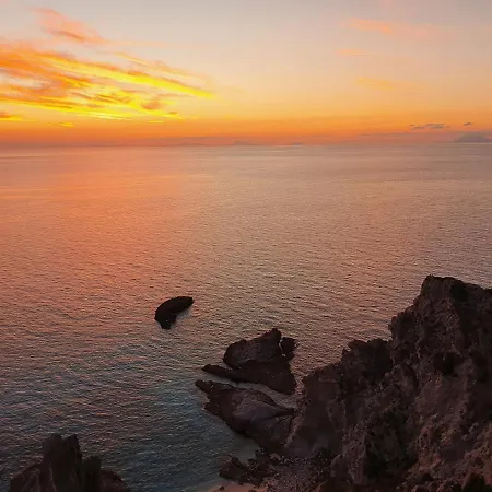 Laura * Capo Vaticano