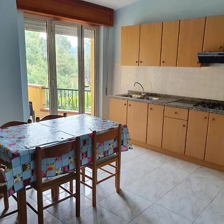 Laura * Capo Vaticano